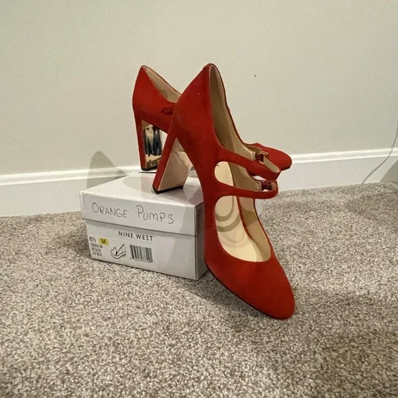 Nine West Suede Pumps with Gold Accent NWOT - size 9 - Picture 1 of 5